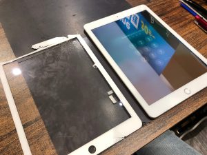 iPad　画面割れ　フロントパネル　交換　フロントガラス　修理　