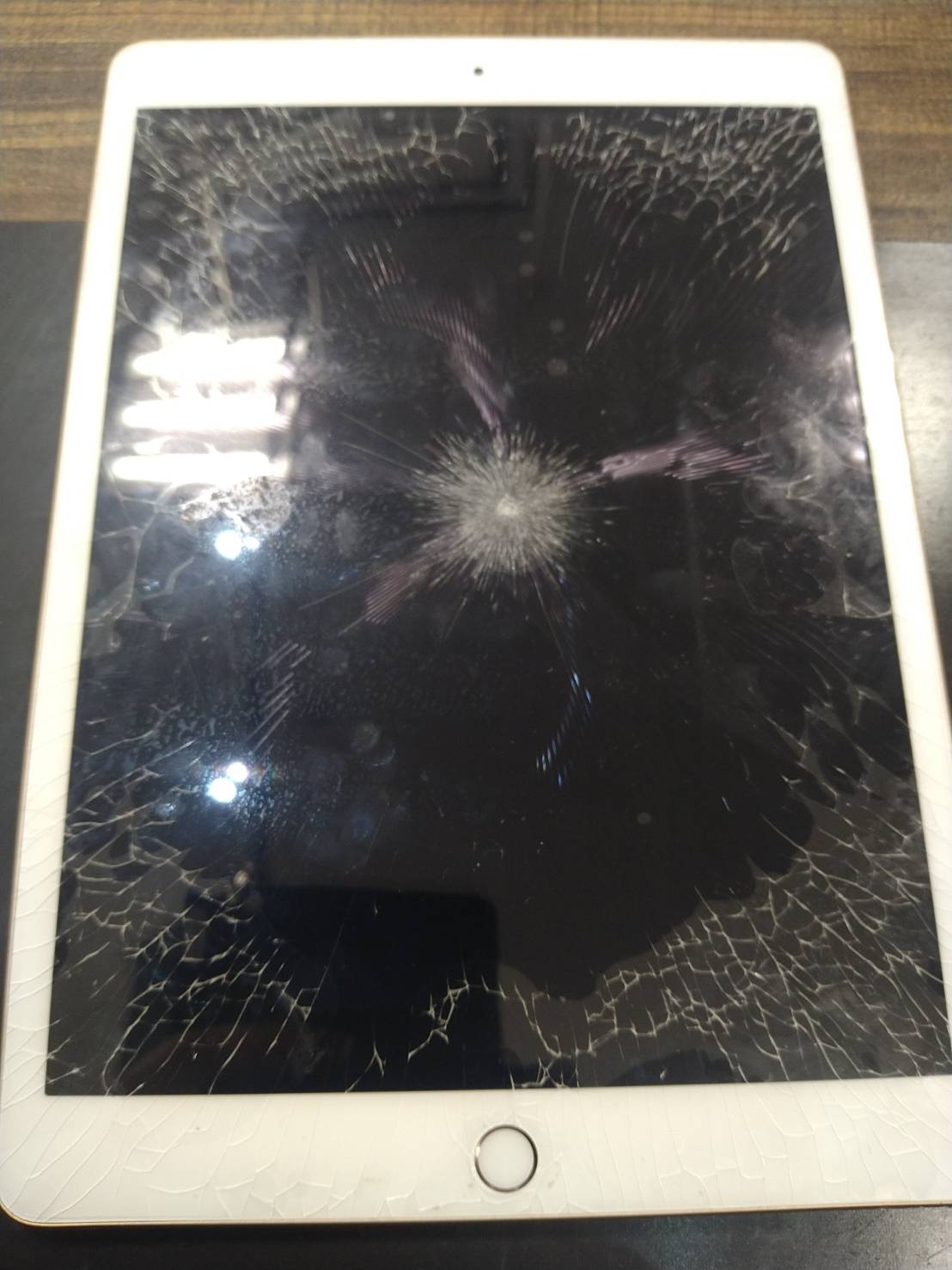 iPad7の画面割れ修理