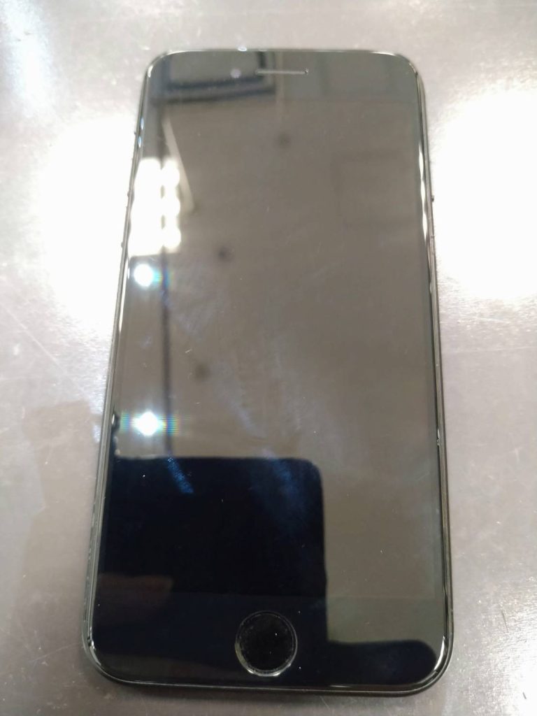 修理失敗したiPhone8の画面交換