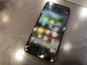 iPhoneSE第2世代の画面修理は最短30分！！