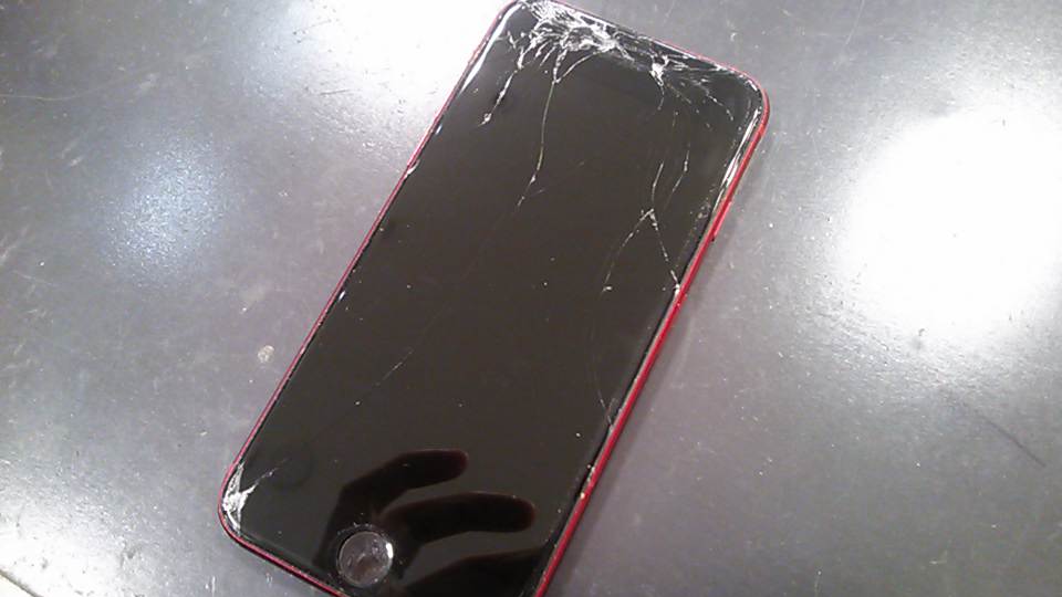 画面が割れた iPhone SE２ を修理