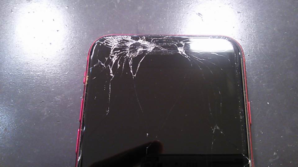 画面が割れた iPhone SE２ を修理