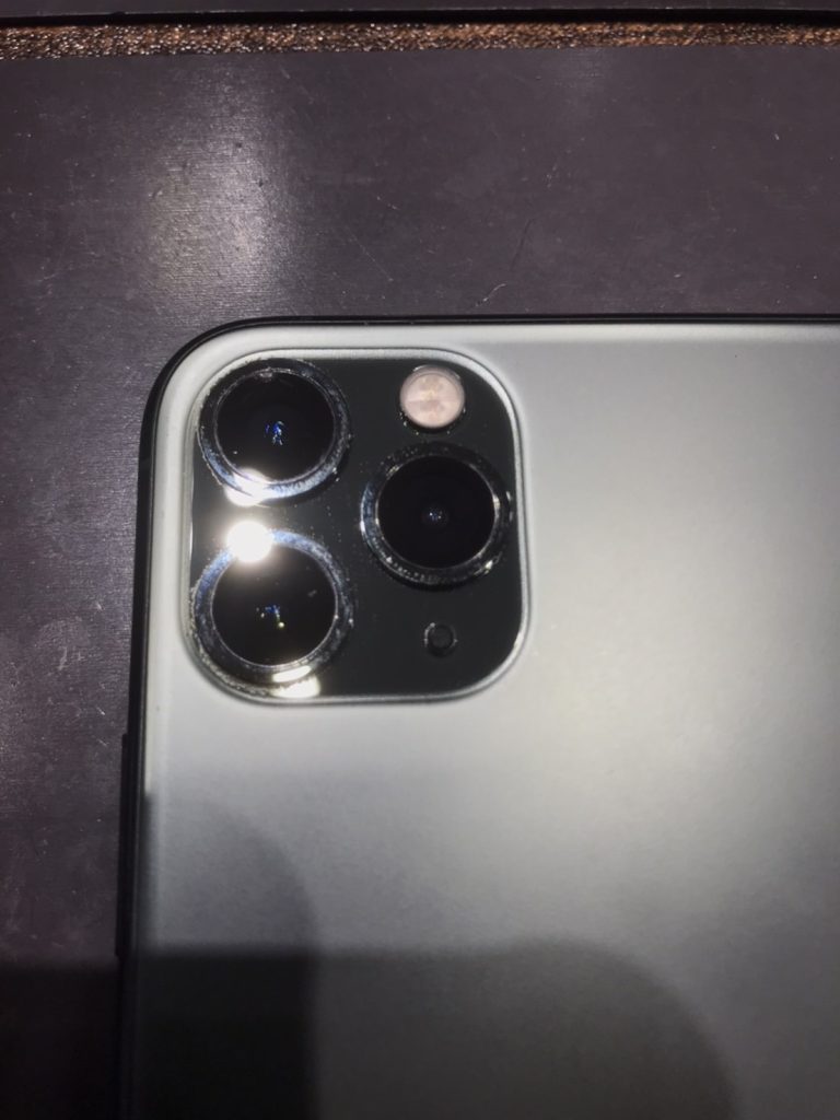 iPhoneのカメラレンズが割れてしまっても当店では即日で修理可能です！