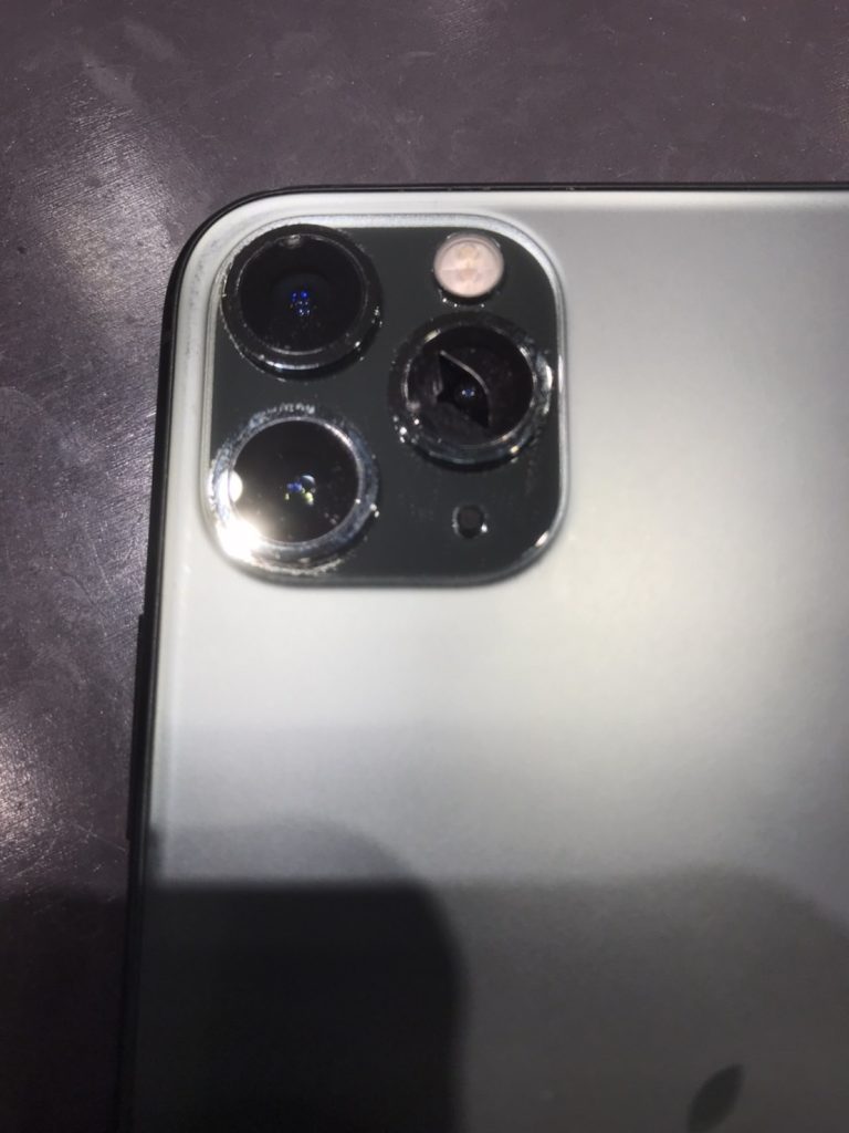 iPhoneのカメラレンズが割れてしまっても当店では即日で修理可能です！