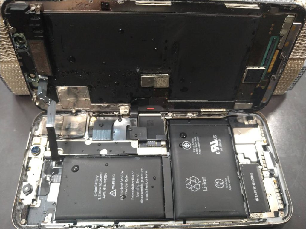 水没したiPhoneXを修理