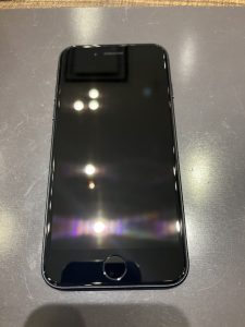 iPhoneSE第3世代の画面割れの修理を行いました！！