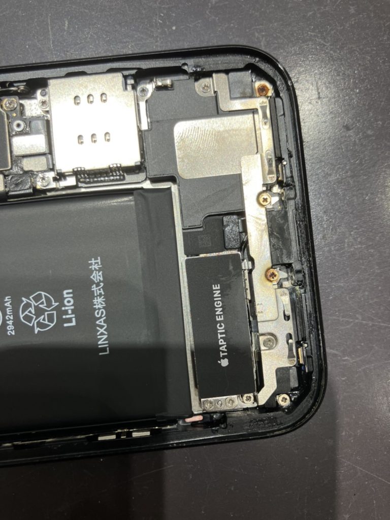 iPhoneを水没させた後、充電ケーブルを挿したら充電しなくなった修理
