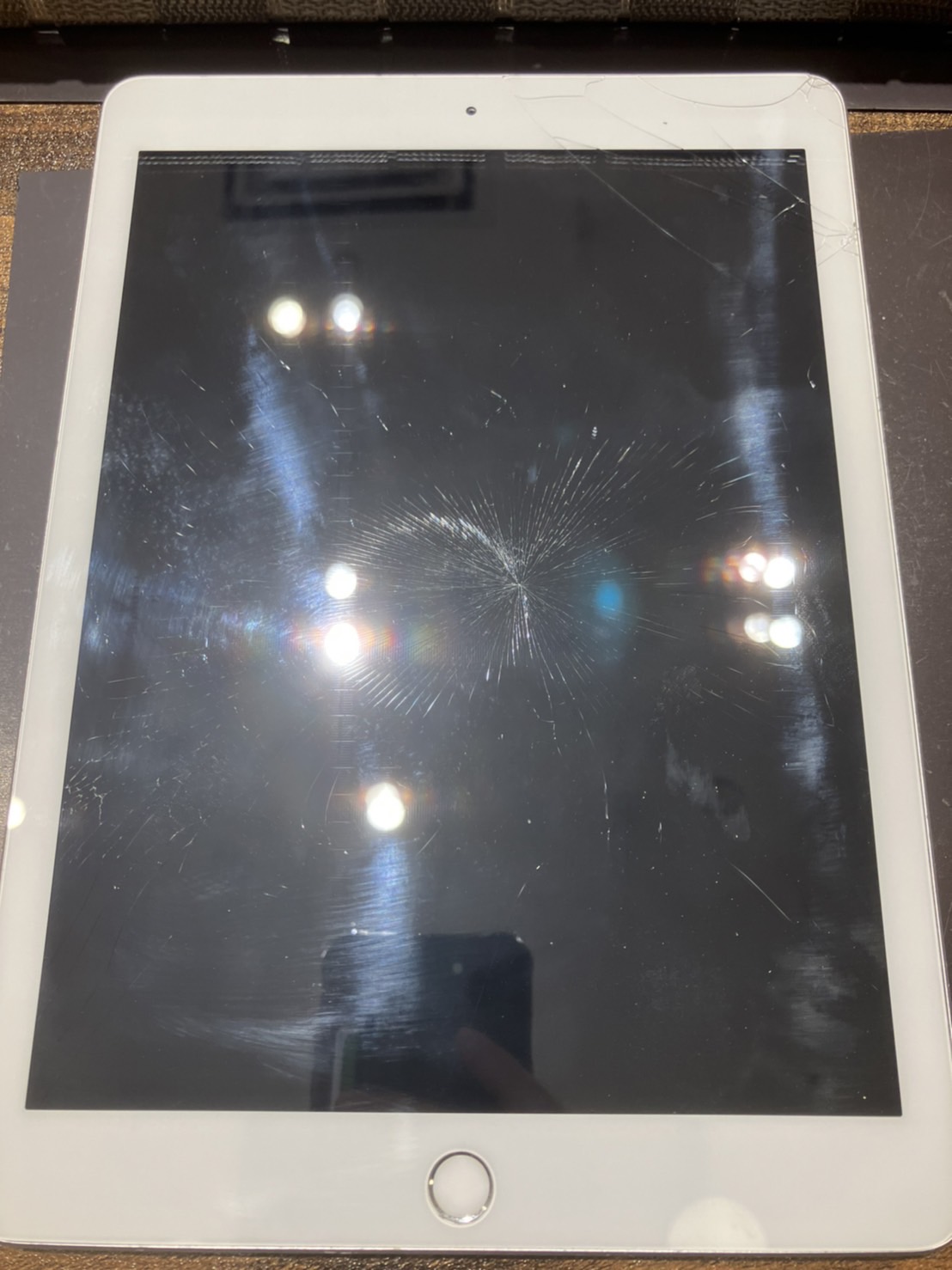 iPadの画面が割れてしまった場合でも修理で直す事ができます！